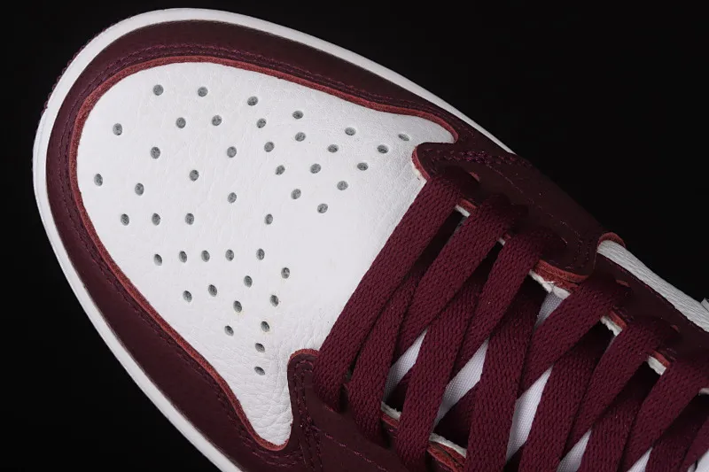 All categories Air Jordan Jordan series basketball shoes Air Jordan 1 High L version Air Jordan 1 Retro High OG "Bordeaux" AJ1 Joe 1 Bordeaux Burgundy high-top basketball shoes 555088-611